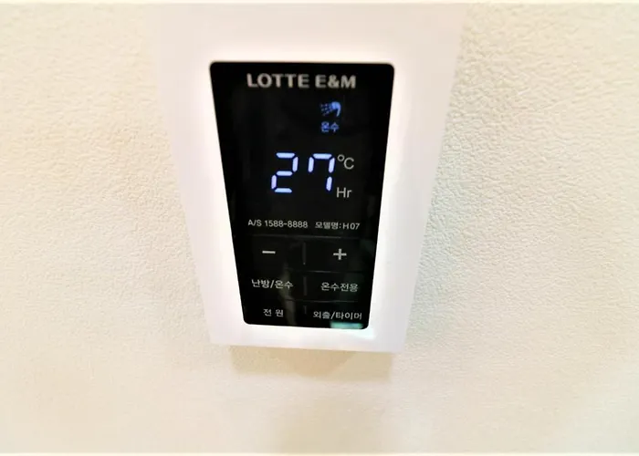 빌라 서울 홍대 다정게스트하우스 홍대입구역7번출구 넓은공간 단독전체사용 파티가능